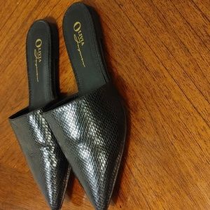 Women's black dress flats